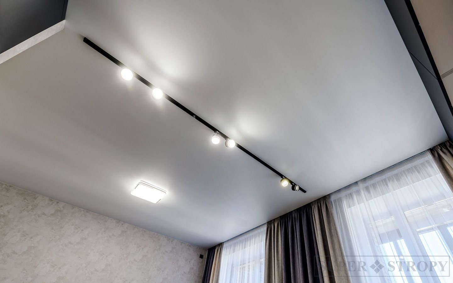 Profesionální Montáž Napínaných Stropů A Led Osvětlení Na Míru V České Republice